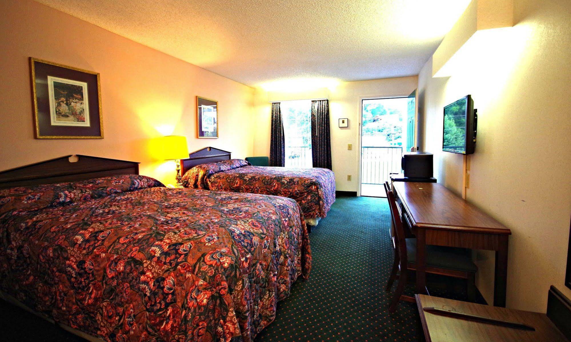 Hotel American - Lenoir